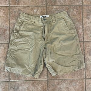 Mountain Khaki shorts. 32x10 runs small